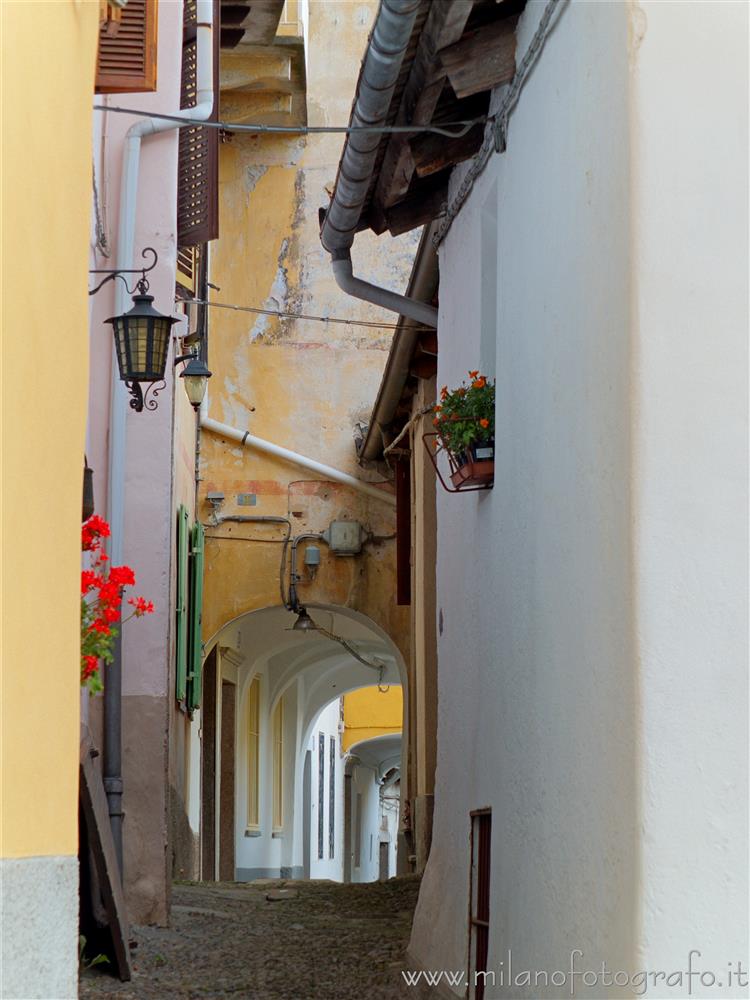 Driagno frazione di Campiglia Cervo (Biella) - La stradina del paese fra le case